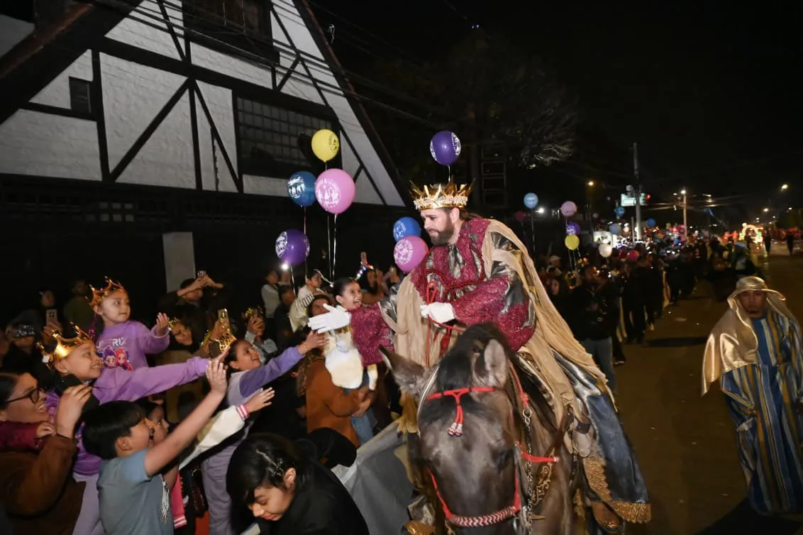 Cabalgata de Reyes en Irapuato brilla por su importancia y la ilusión de los niños