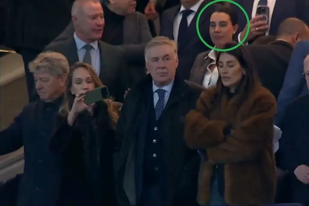 Captan a morenistas 'austeros' en palco disfrutando de la Champions 