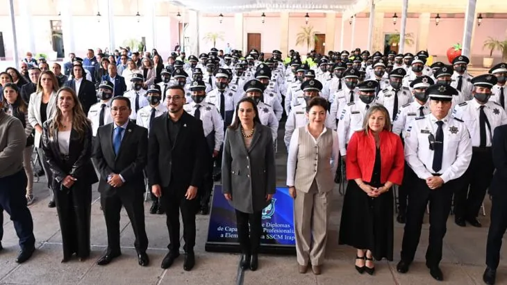 Irapuato reconoce a policías