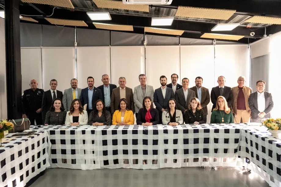 IP se reúne con Alcaldesa de León