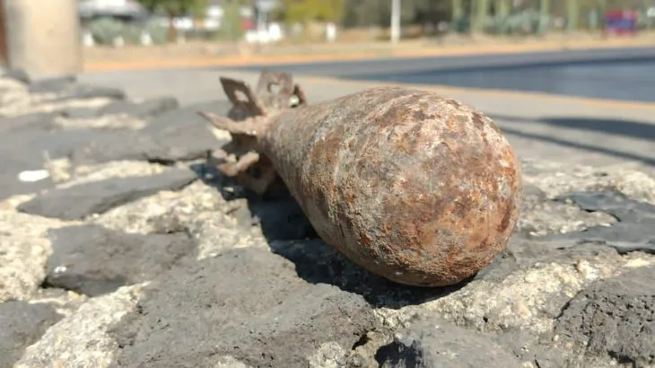 Dejan proyectil en estación de bomberos