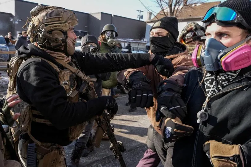 Agentes del ICE matan a tiros a hombre en Minneapolis