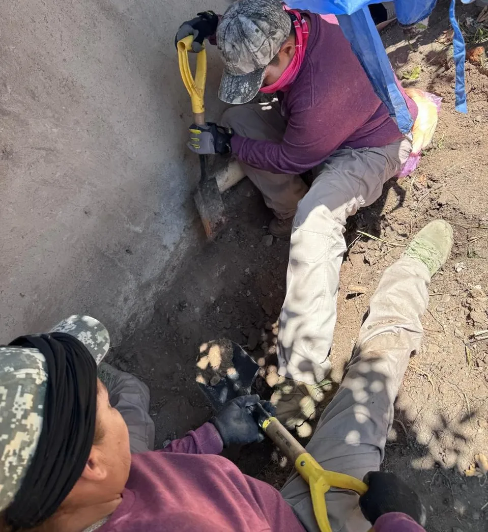 Localizan al menos 13 cuerpos en fosa clandestina