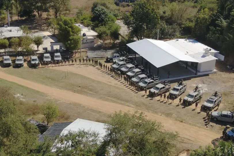 Hallan cadáver, podría ser uno de los mineros secuestrados