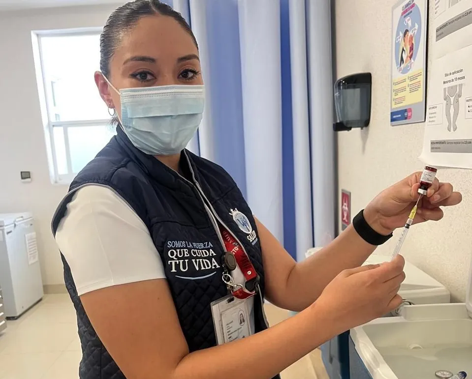 Se moviliza población ante llamado a vacunarse