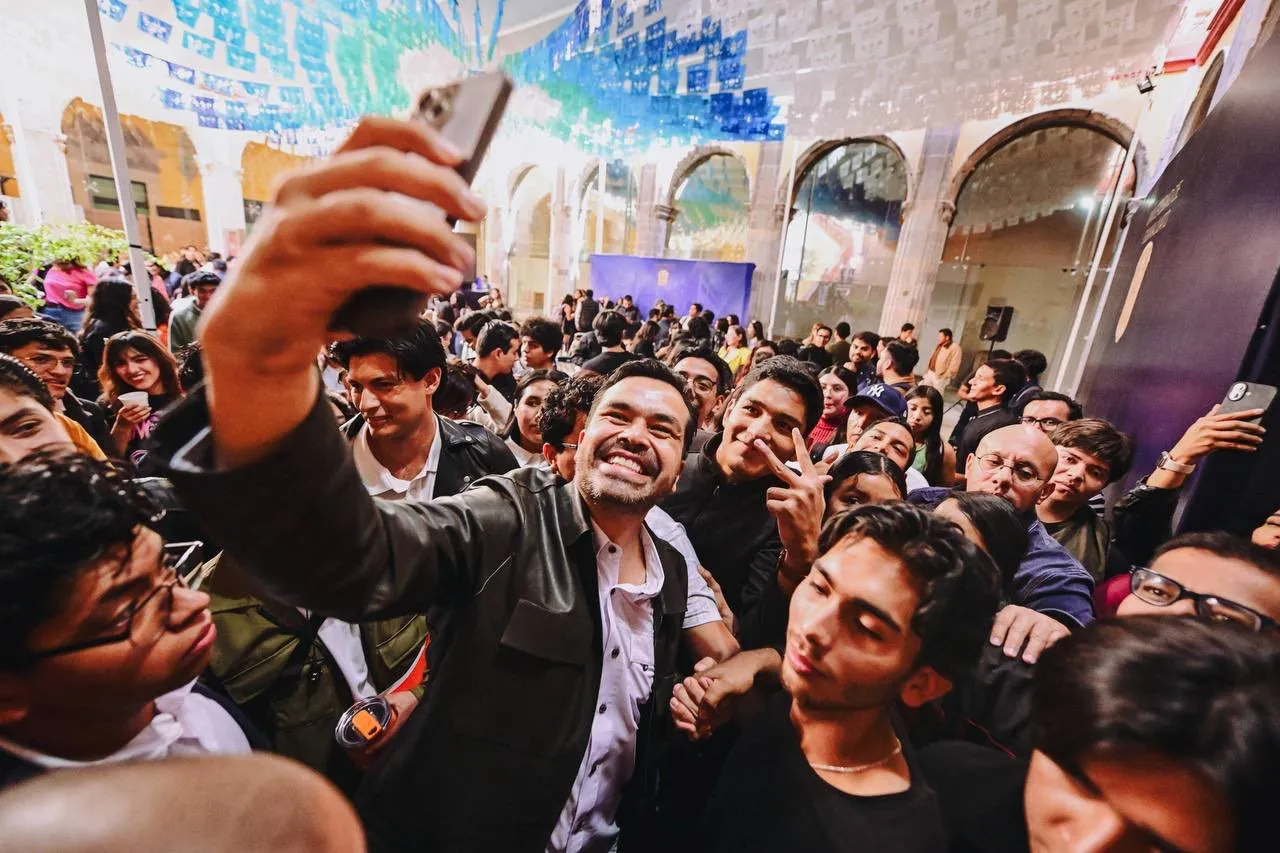 Maynez estimula a Ale Gutiérrez