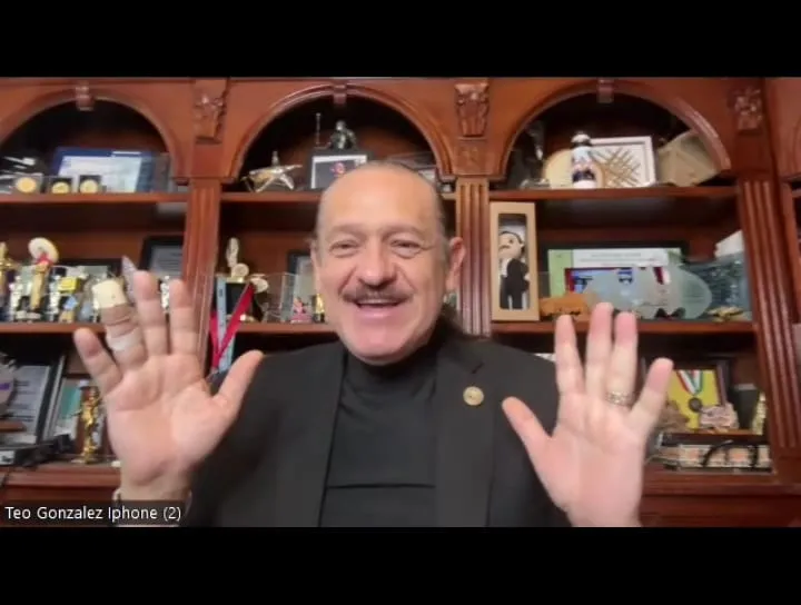 Invita Teo González a su nuevo show