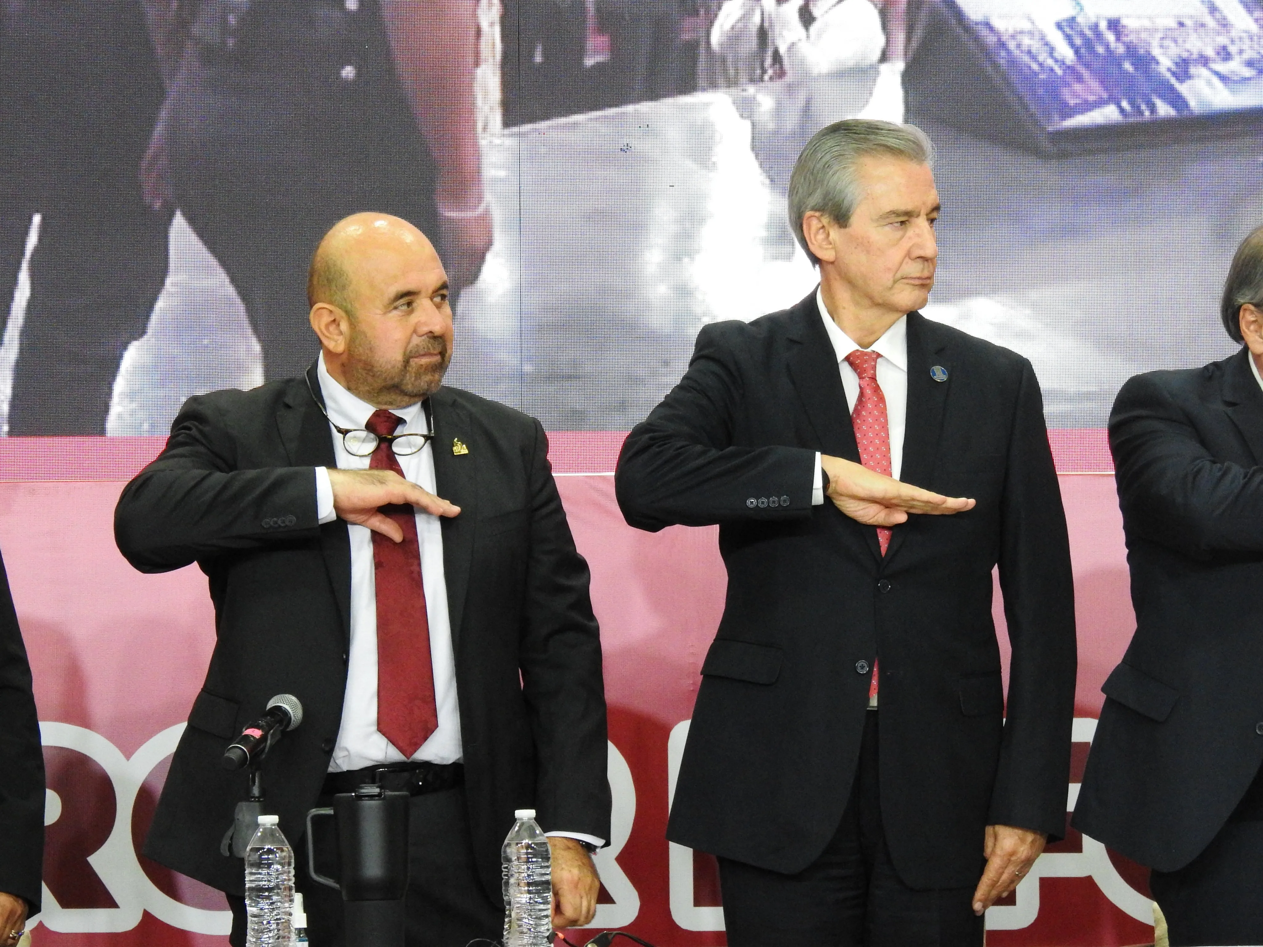 Revelan más corruptelas de Carlos García