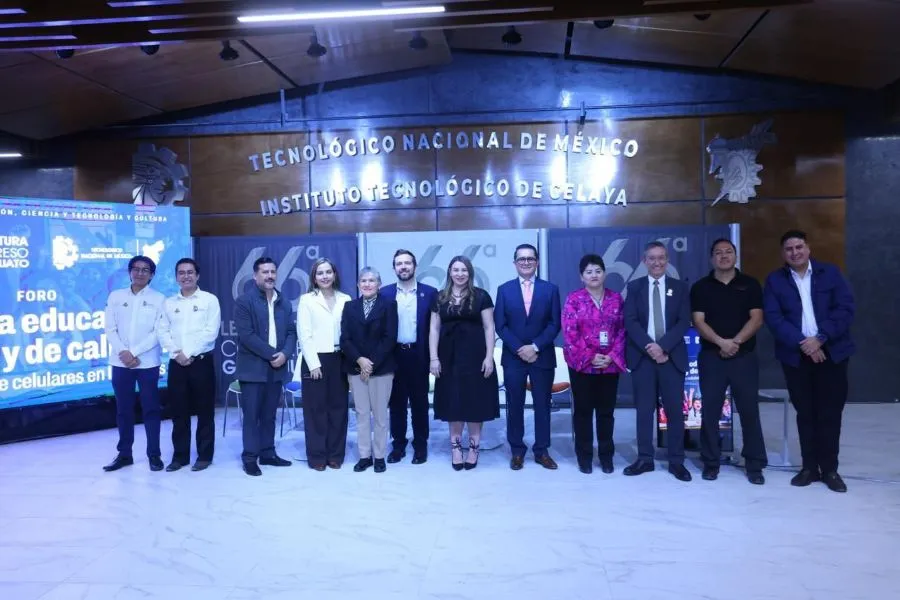 Consultan cómo regular celulares en escuelas