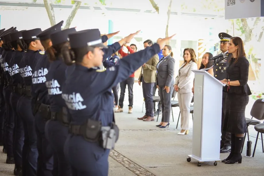 Juran servicio a León