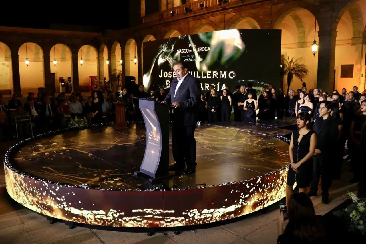 Otorgan Vasco de Quiroga a Guillermo Silva García  