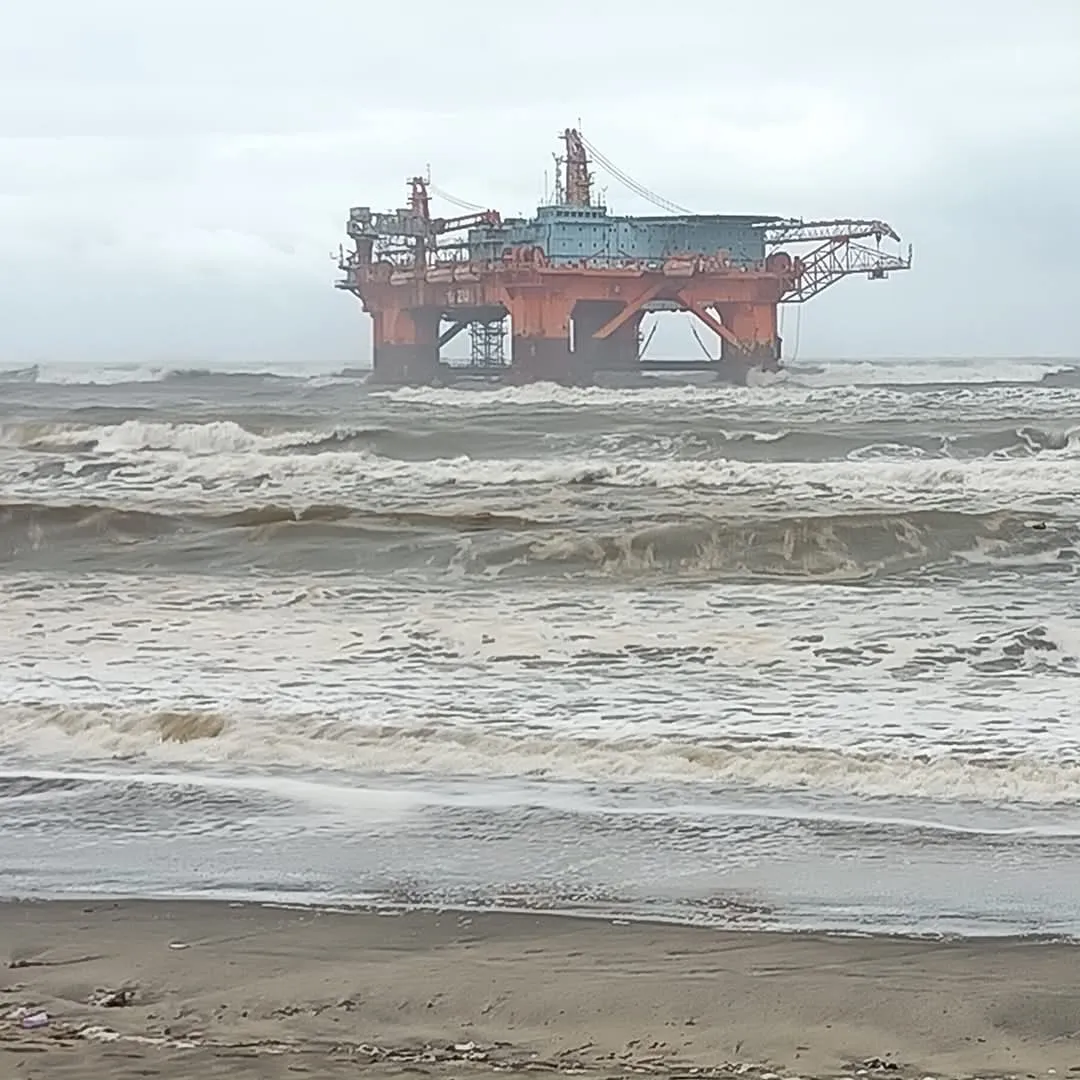 Plataforma errante ya afecta costas mexicanas