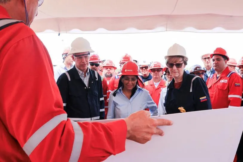 Autoriza EU operaciones de 5 petroleras en Venezuela