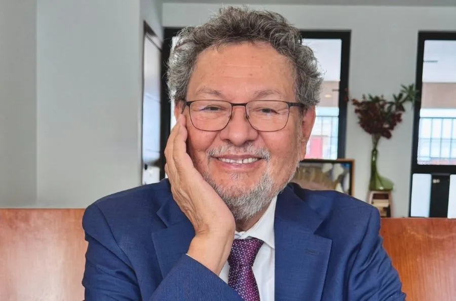 Es Élmer Mendoza el Premio Ibargüengoitia