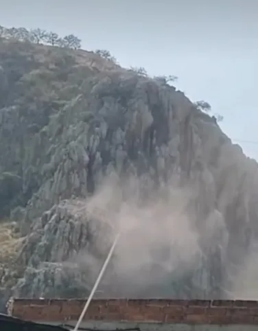 Tiembla en Abasolo y se derrumba peña