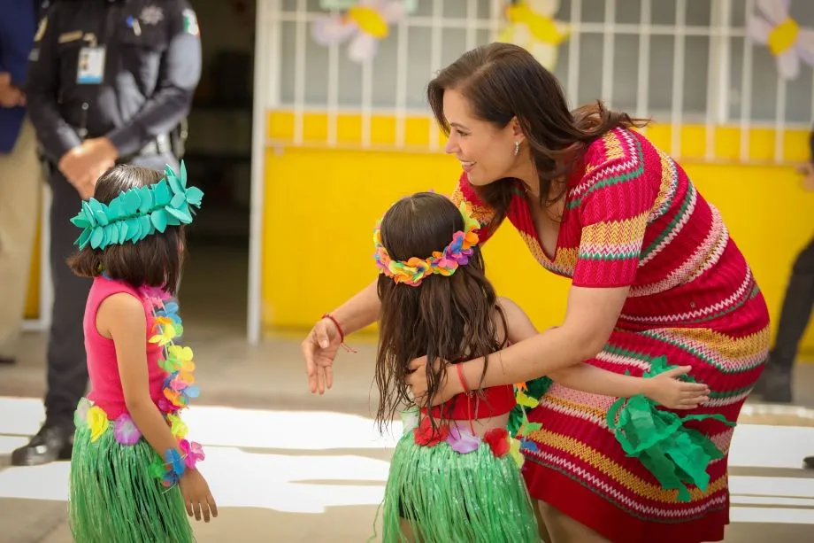 Continúa León inversiones en educación