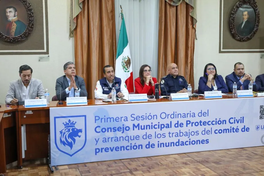 León abre el paraguas