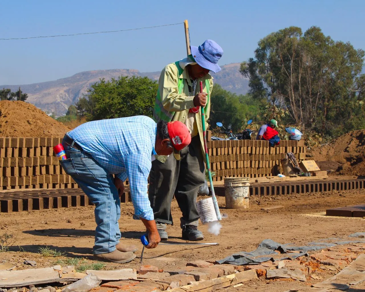 Le invierten a ladrilleras