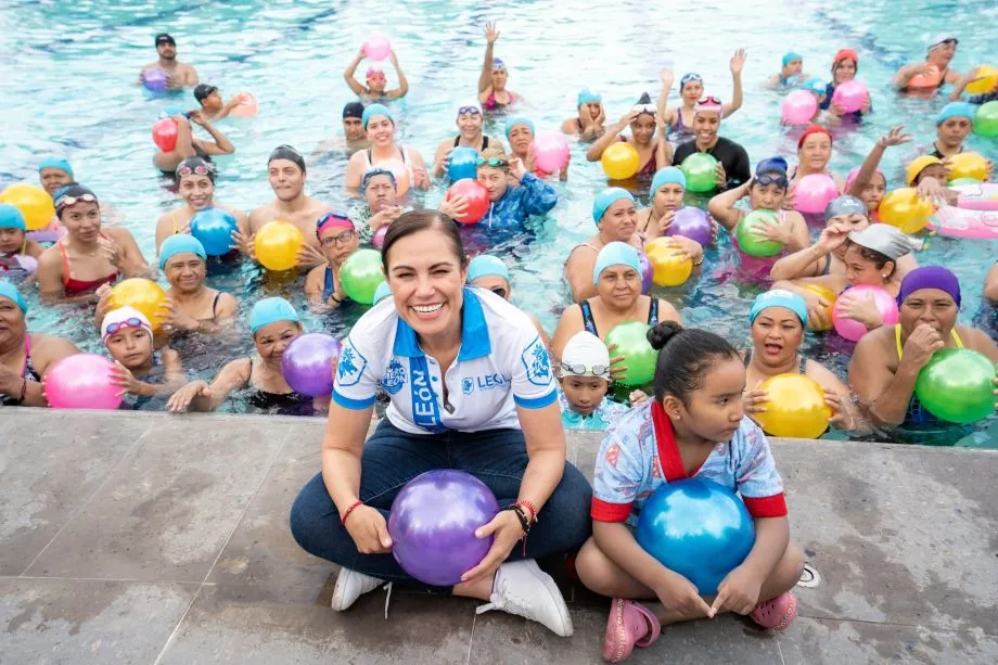 Apoya León a nadadores