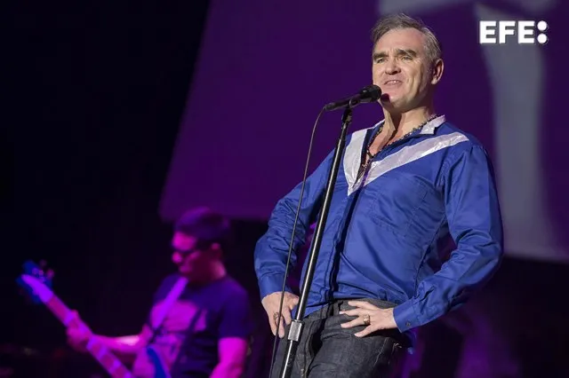 Otra vez Morrissey suspende concierto; ahora "el ruido" le impidió dormir