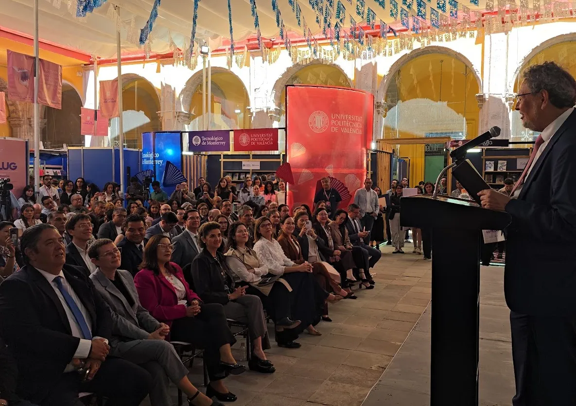 Arranca Feria del Libro de la UG