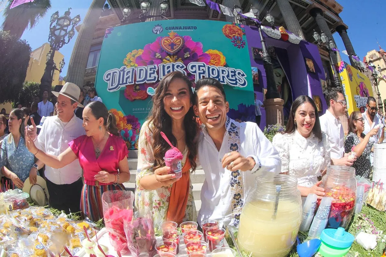 Disfrutan del Día de las Flores