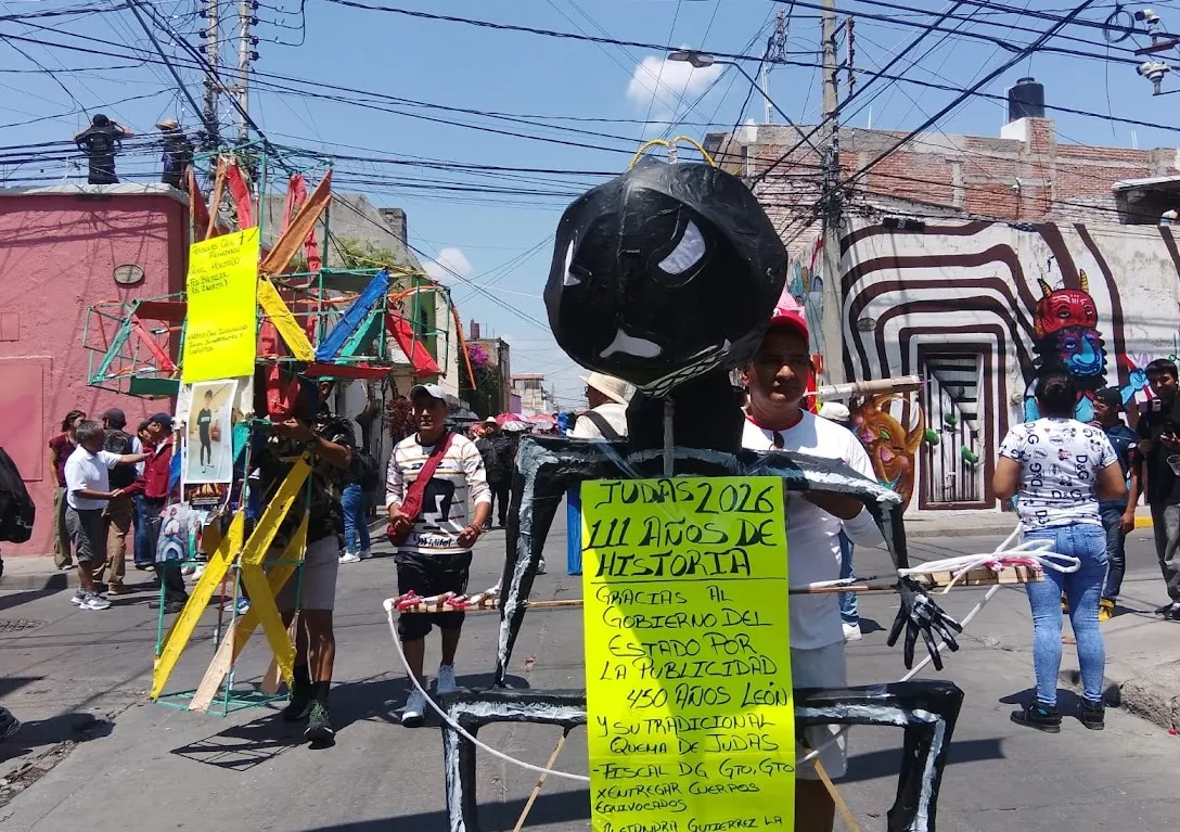 Truenan Judas en León, entre ellos al representante del IMSS