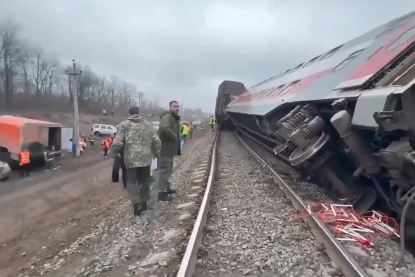 Se descarrila tren en Rusia y reportan lesionados