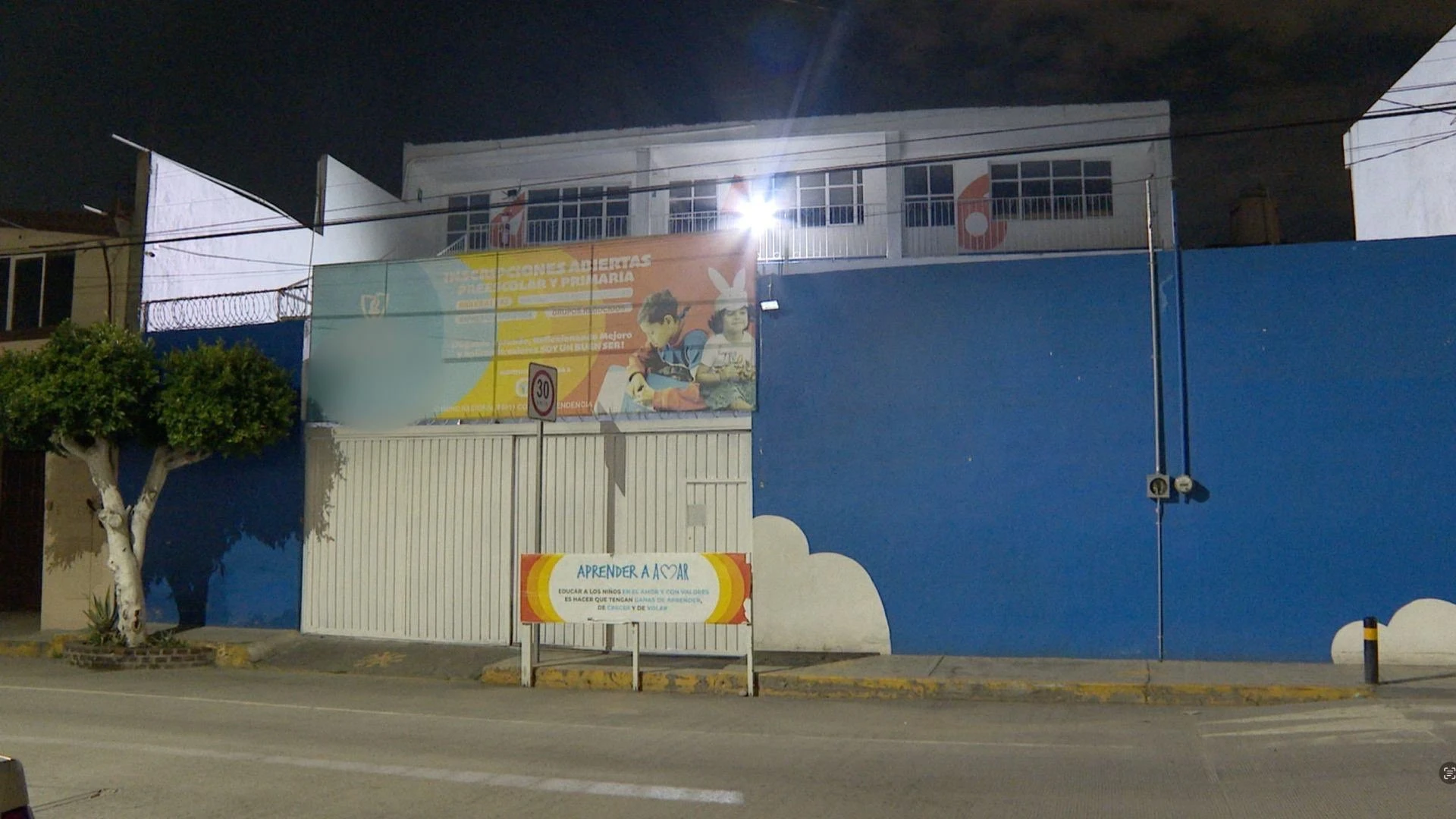 Descubren 'cuarto secreto' en escuela, para abusar de niños