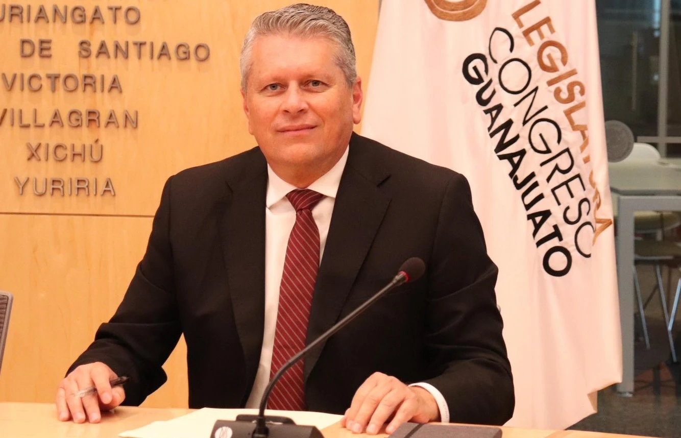 Ventanean a Ricardo Ferro como deudor; pese a ser diputado, rechaza obedecer a juez y proveer de dinero a madrastra