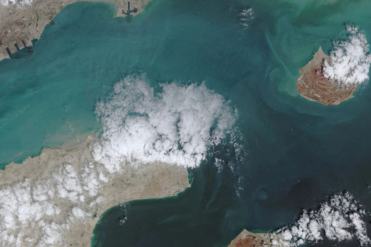 Irán amenaza con cerrar Ormuz si sigue bloqueo naval de EU