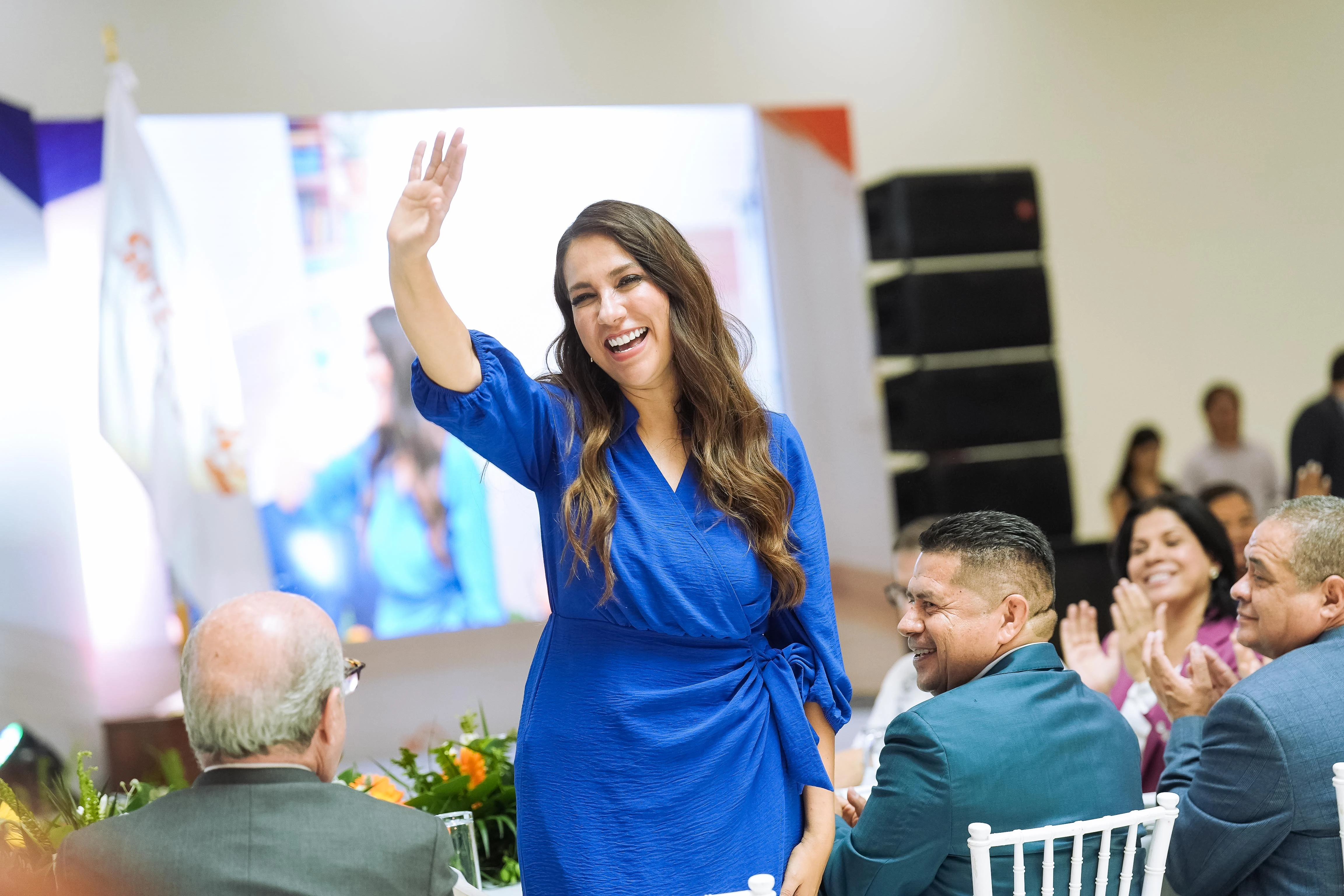 Honra Libia García a educadores