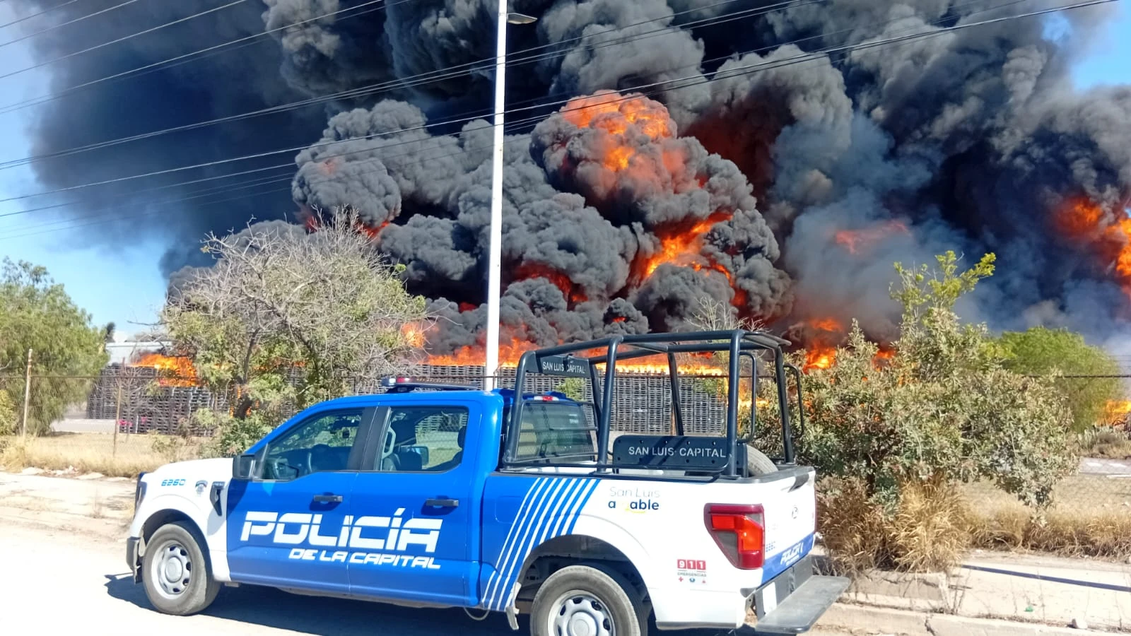Arde empresa vidriera en SLP