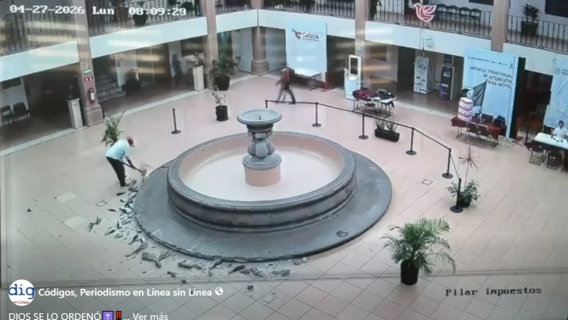 Ante la corrupción, Dios lo envía a destruir la Presidencia Municipal de Celaya