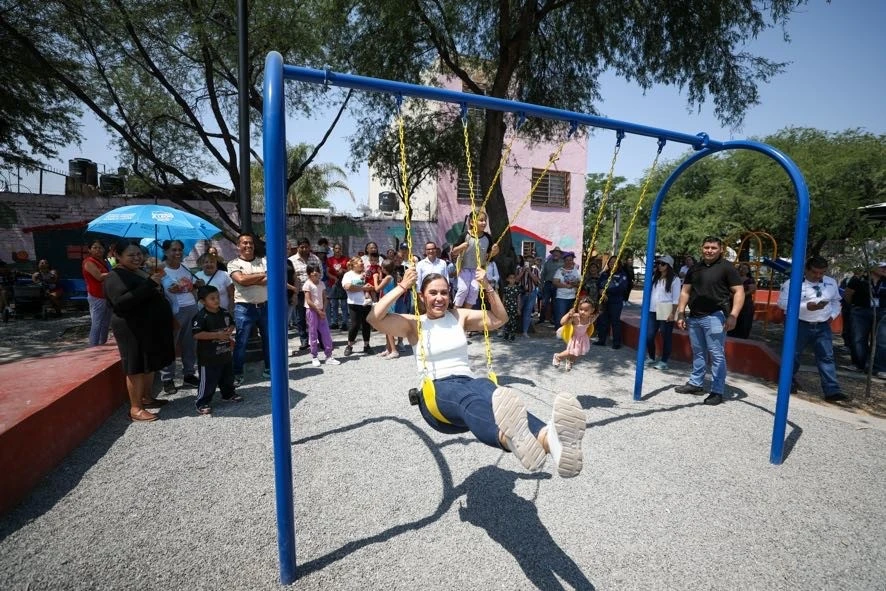 Continúa la entrega de parques en León