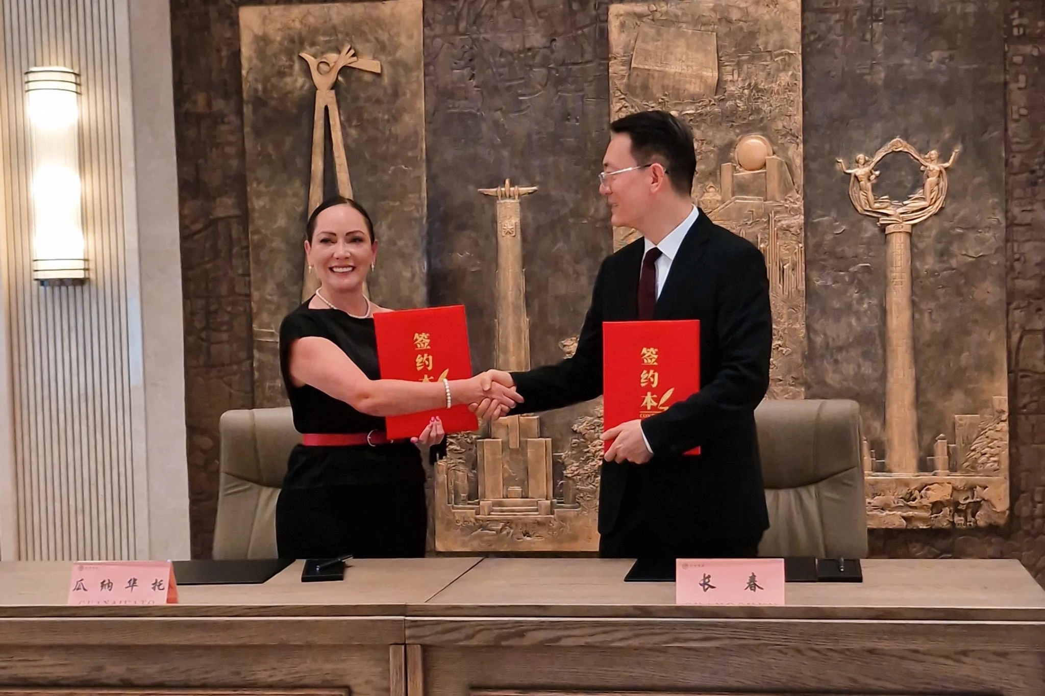 Alcaldesa capitalina rinde cuentas por gira a lejano oriente