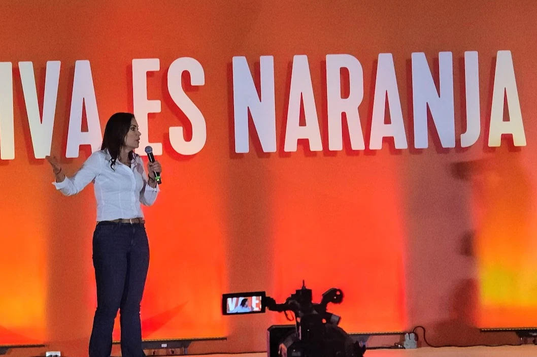 Alcaldesa de León se torna naranja