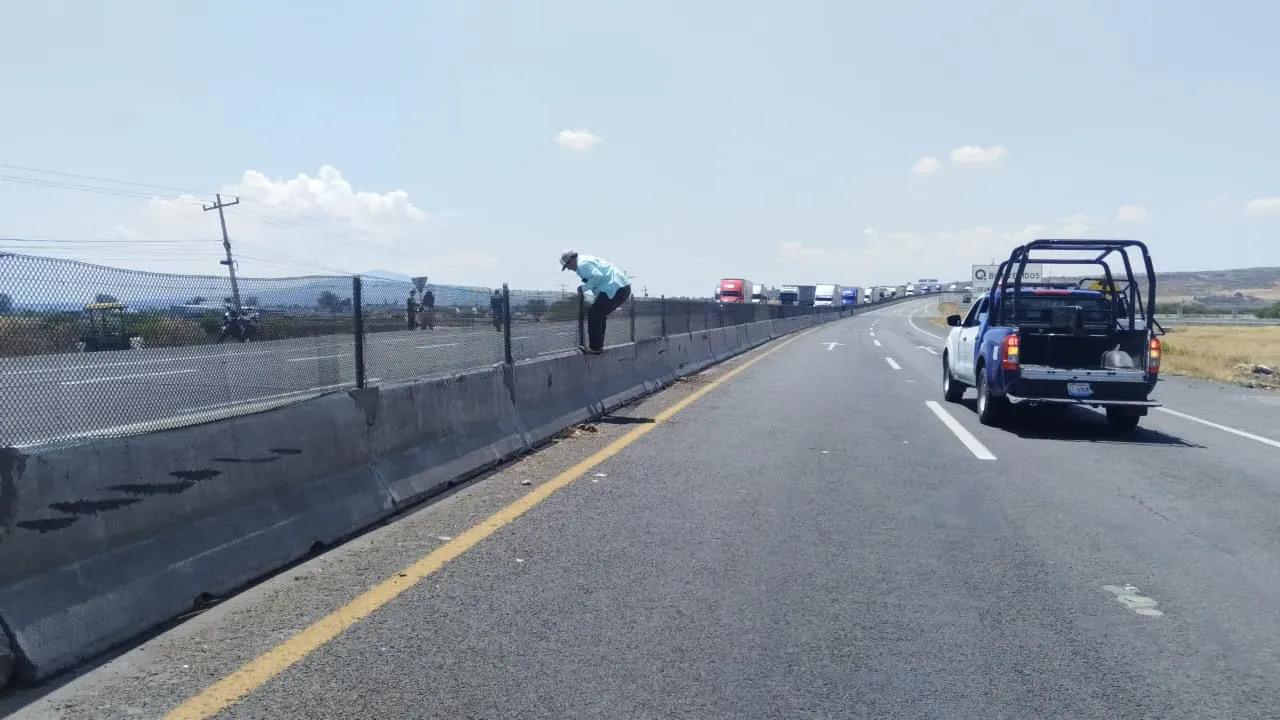 Bloquean carretera en Pénjamo