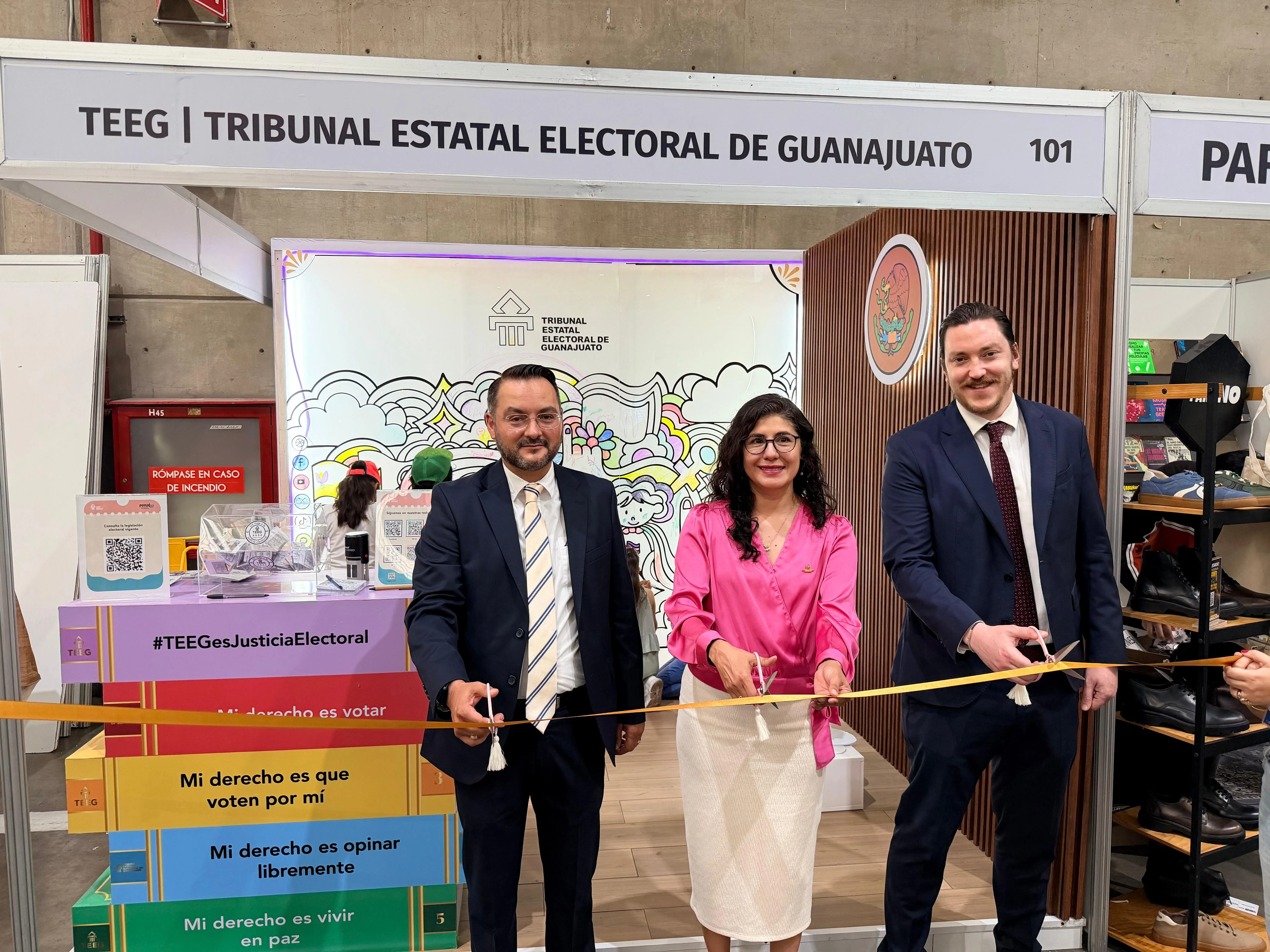 TEEG se hace presente en Feria del Libro