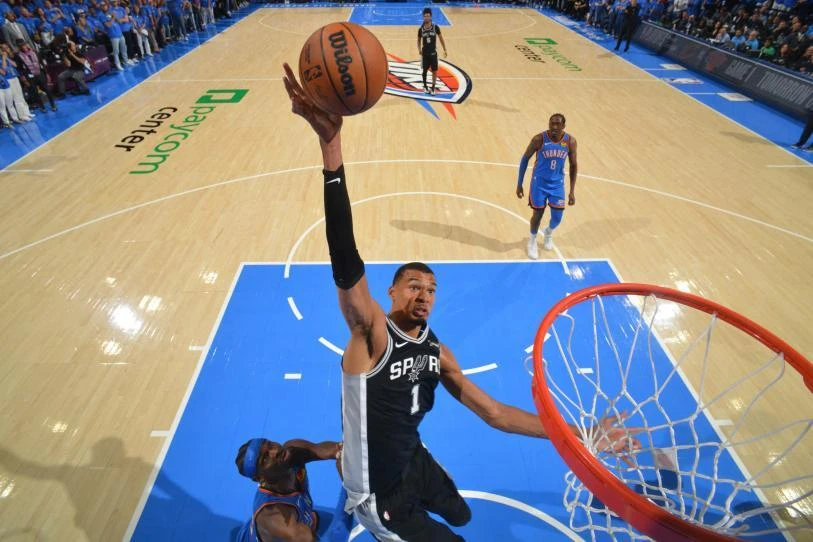 ¡Tunde Spurs al Thunder en partidazo!