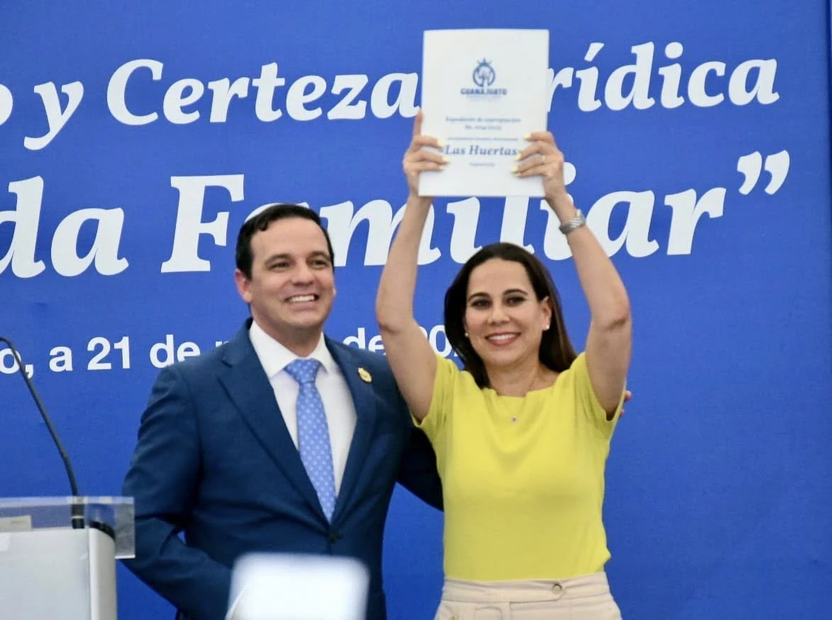 Estado y Municipio entregan escrituras en Irapuato