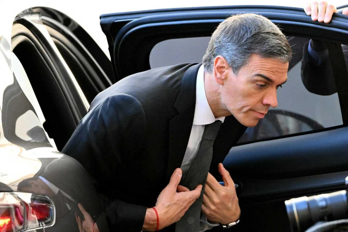 Pedro Sánchez reitera apoyo a Zapatero pese a acusaciones