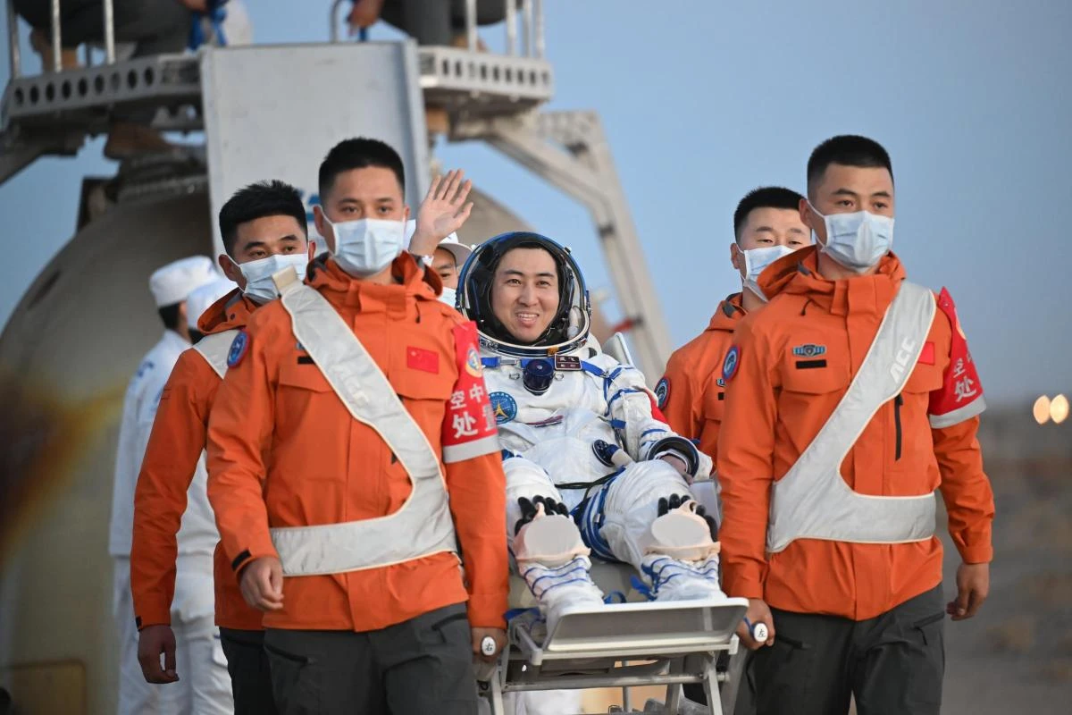 Astronautas chinos regresan a la Tierra tras misión de 210 días en la estación Tiangong