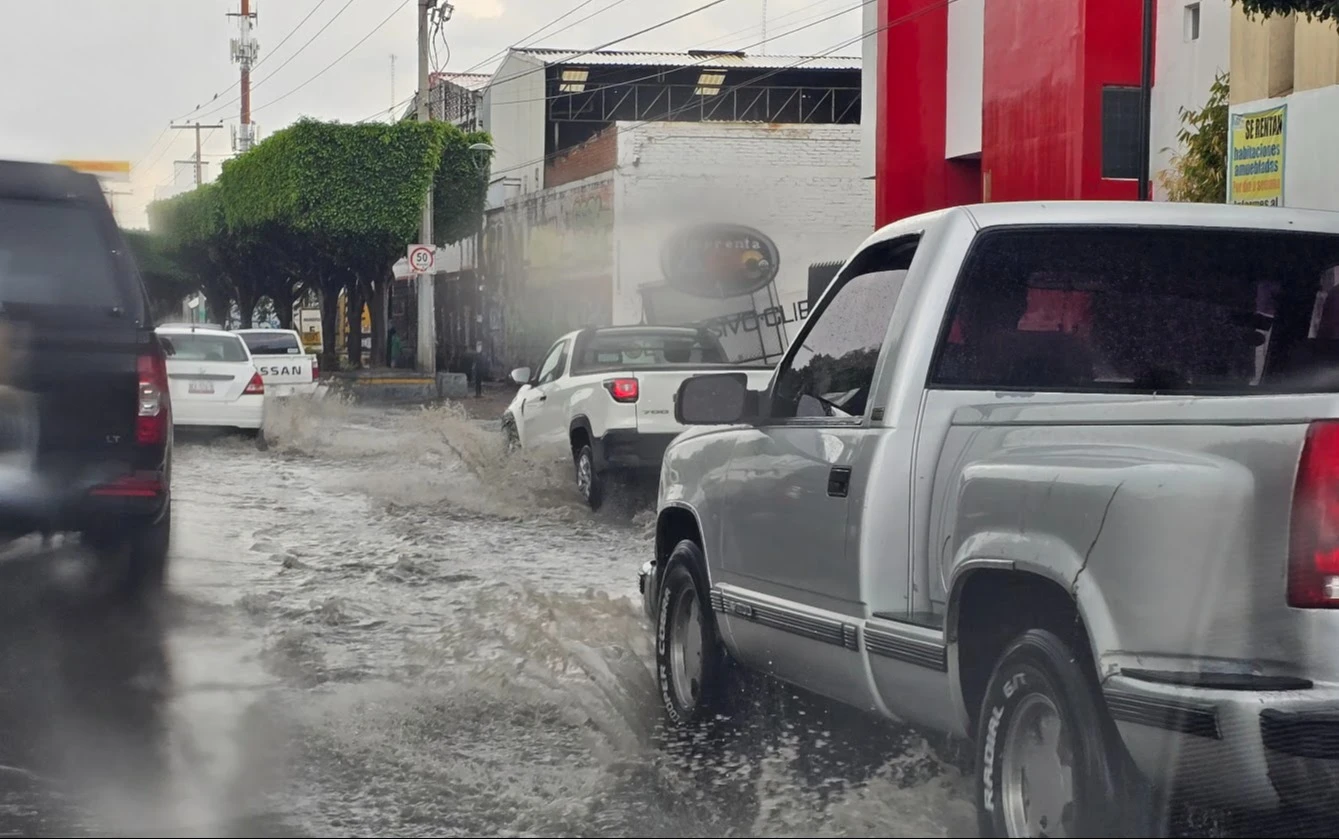 Sorprende tormenta a León