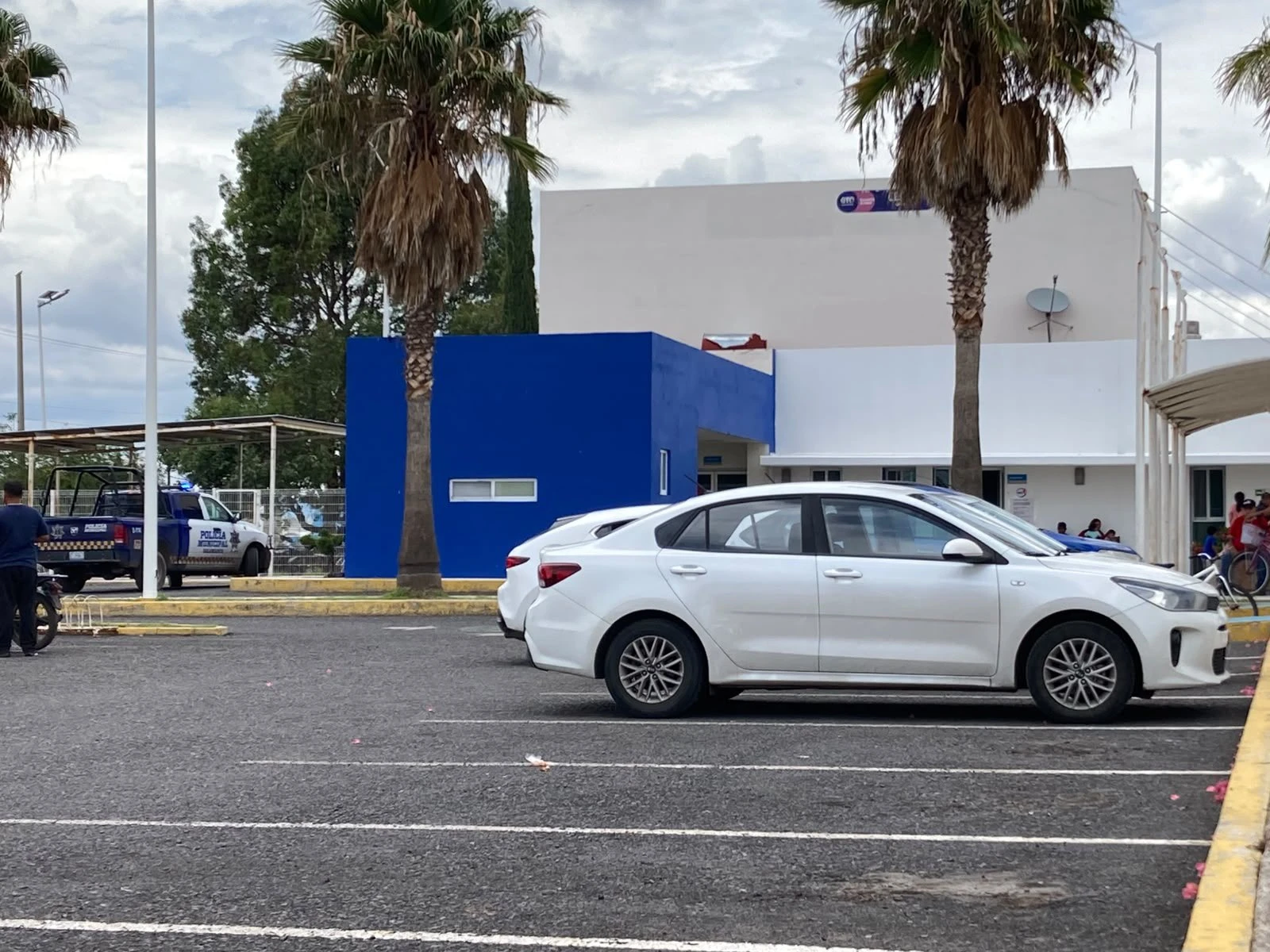 Mueren 3 y 16 más resultan intoxicados por alcohol adulterado en fiesta de 15 años