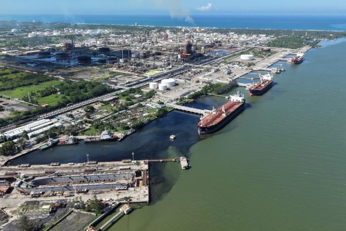 Nuevo derrame infecta ahora Río Pánuco; desastre de Pemex ya avanza hacia el Golfo de México