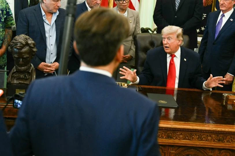 Acuerdo con Irán podría estar ‘en unas pocas horas’, afirma Trump; culpa a Israel del retraso