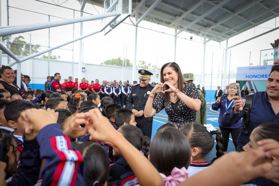 León ve por sus escuelas