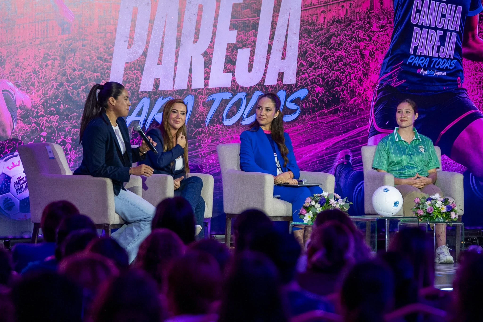 Ofrecen igualdad a mujeres