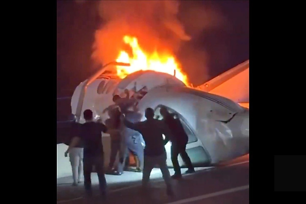 Avión privado se desploma en carretera de Laredo